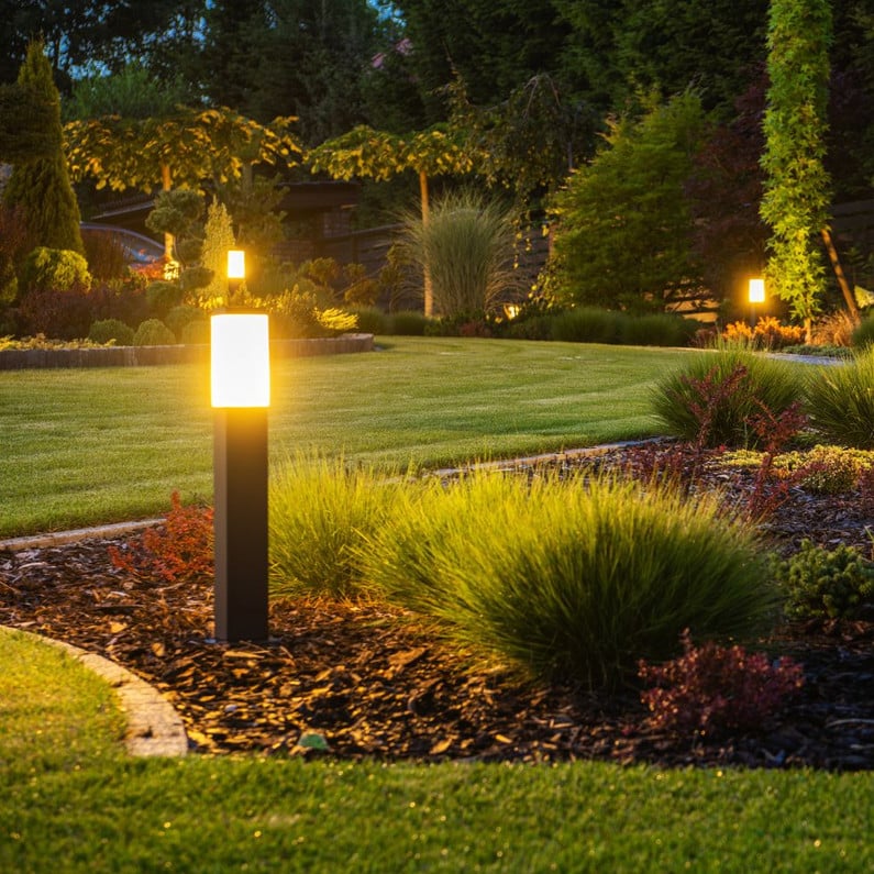 inductionlightingfixtures-182046-types-landscape-lighting-blogbanner1